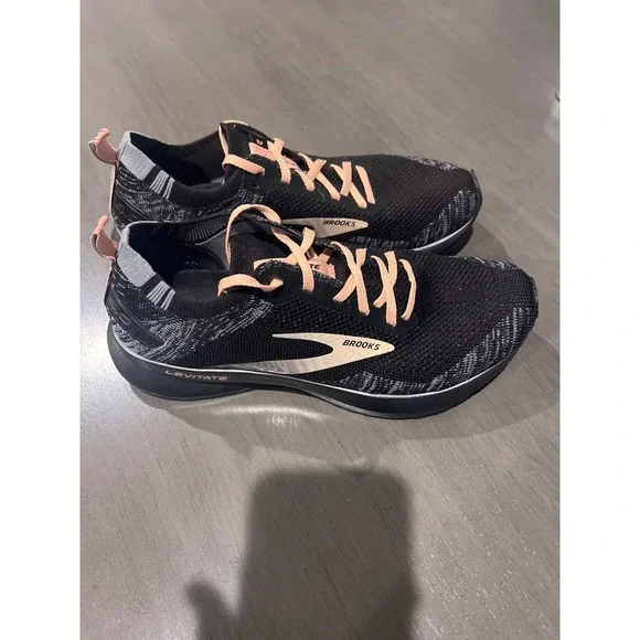 Brooks Women's Levitate 4 Black Coral Running Shoes Size 9 Medium Worn Twice - Picture 3 of 7